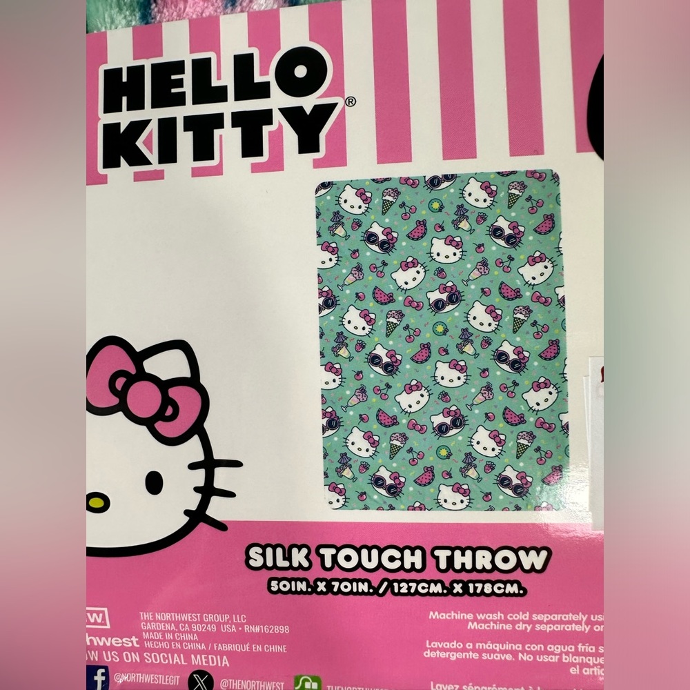 Hello Kitty soft throw 🍦 🍒 print throw - Picture 2 of 2